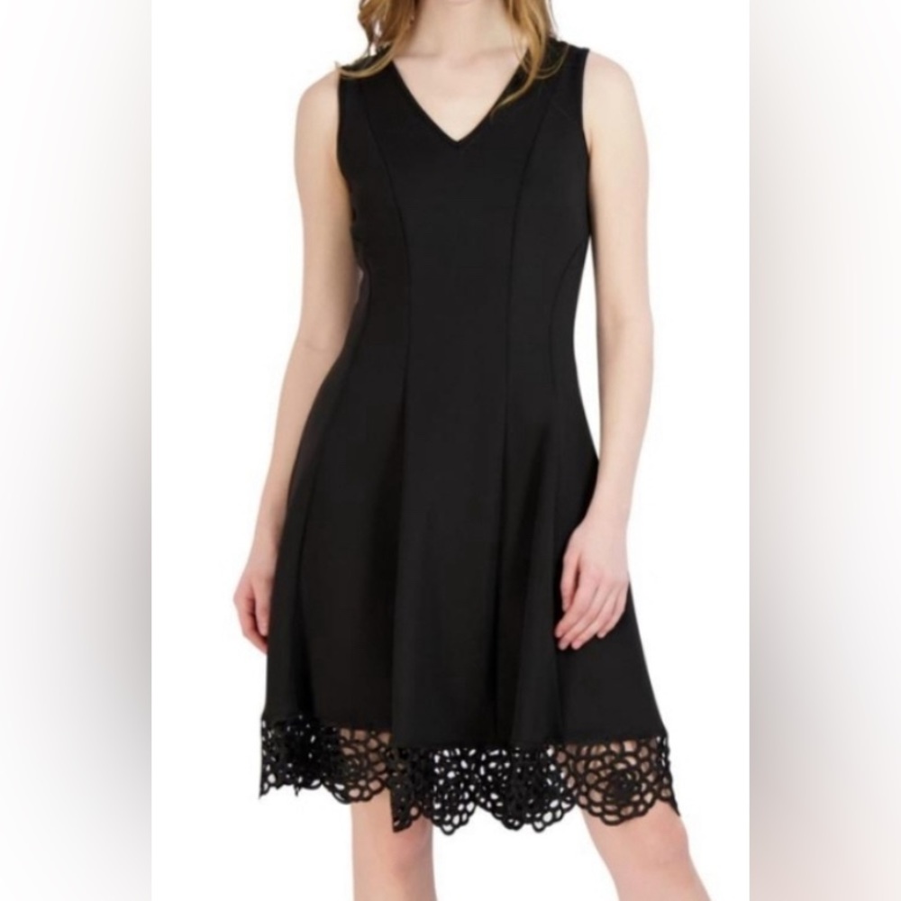 EUC Donna Ricco Black V-Neck - Fit & Flare Scuba Dress w. Cut Out Hem - Size 14W